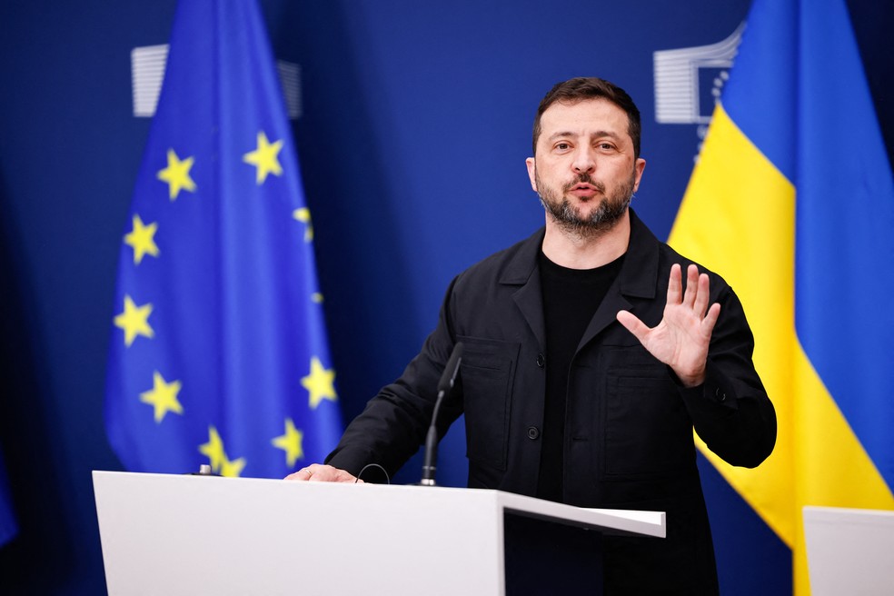 Em Bruxelas, Zelensky participa de coletiva com líder da Comissão Europeia neste domingo (17/08) — Foto: Simon Wohlfahrt / AFP