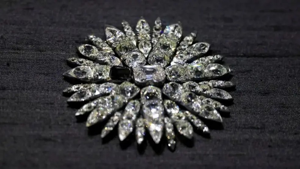 Uma das peças recuperadas após o assalto da Abóbada Verde de Dresden — Foto: Reuters via BBC