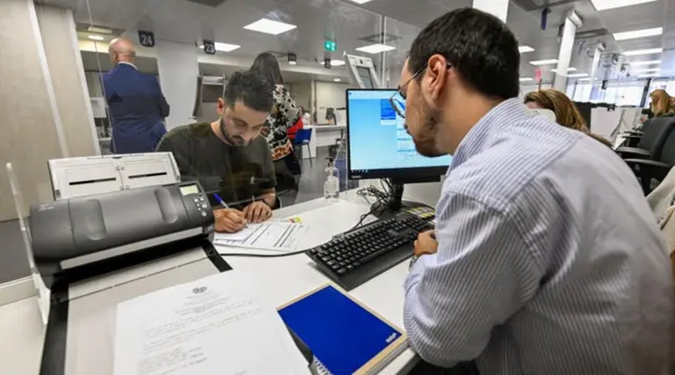 Visto de trabalho em Portugal passa a ser restrito a profissionais com 'altas qualificações'. — Foto: Corbis/Getty Images via BBC