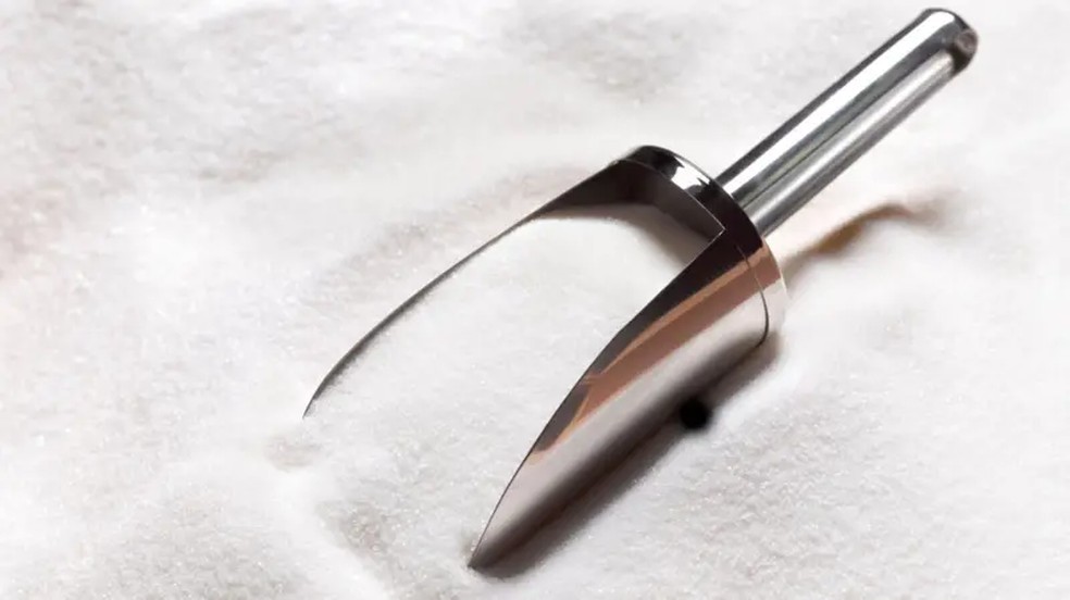 O preço do açúcar cristal atinge menor patamar em quatro safras no mercado de SP — Foto: Getty Images via BBC