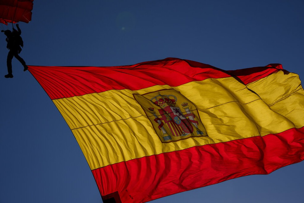 Bandeira da Espanha — Foto: AP Photo/Manu Fernandez