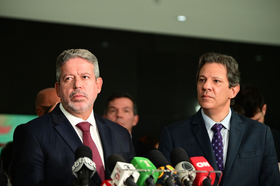Arthur Lira e Fernando Haddad em 18 de abril de 2023 — Foto: TON MOLINA/FOTOARENA/FOTOARENA/ESTADÃO CONTEÚDO