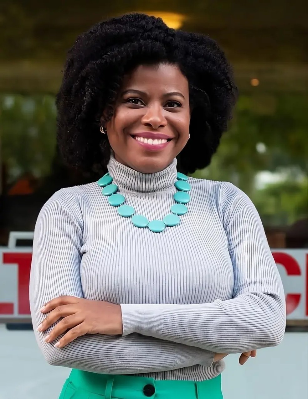 Pesquisadora e professora Humberta Silva avalia que consequências indesejáveis ainda superam vantagens de entrevistas com IA — Foto: Arquivo pessoal via BBC