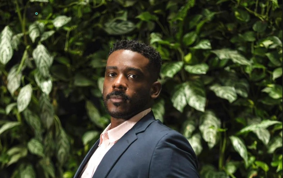 O economista Everton Freire fez entrevista com uma IA por voz, no Whatsapp — Foto: Arquivo pessoal via BBC