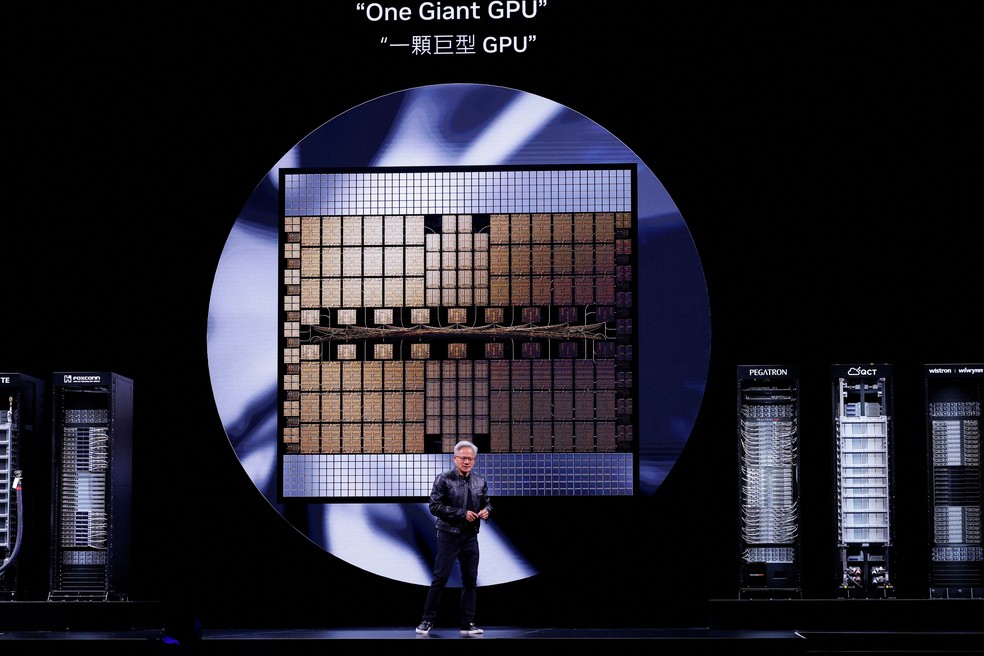 Jensen Huang fala sobre os chips da Nvidia durante a Computex, feira de tecnologia na China — Foto: Ann Wang/Reuters
