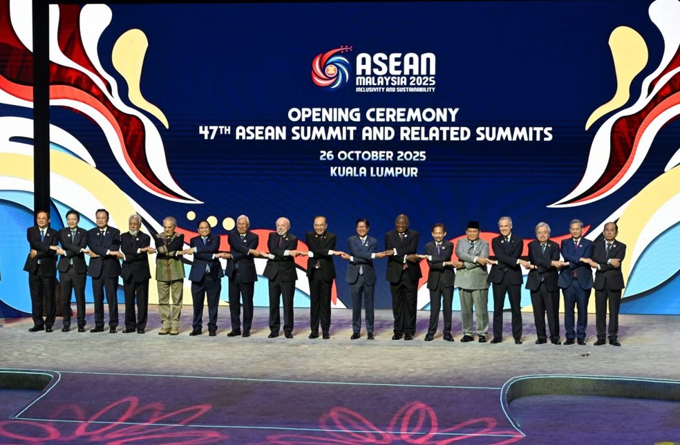 Presidente brasileiro figura em foto de abertura da Asean — Foto: g1