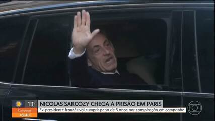 Ex-presidente da França Nicolas Sarkozy chega à prisão em Paris