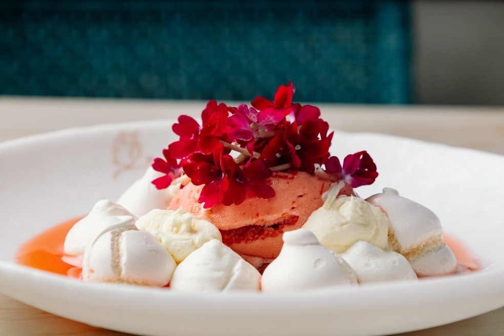 Pratos variados de restaurantes no Espírito Santo usam flores comestíveis — Foto: Soeta Restaurante