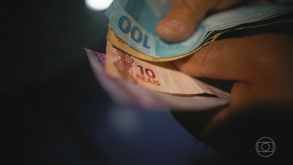 Em alguns casos, bancos oferecem antecipação de até 12 anos de saque-aniversário; ideia é limitar a dois anos. — Foto: Jornal Nacional/Reprodução