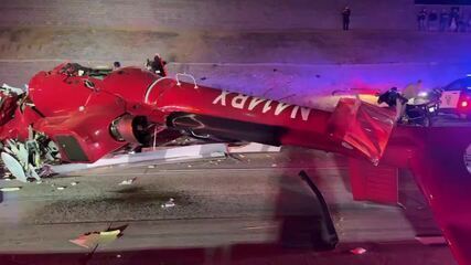 Helicóptero cai em rodovia na capital da Califórnia