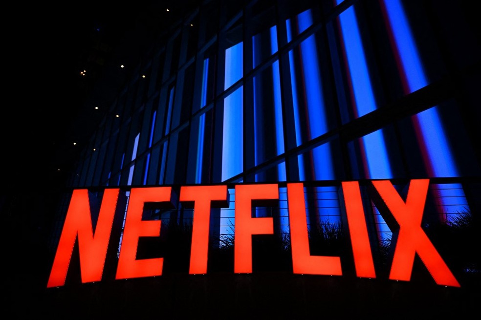 Entenda como funciona a cobrança pelo compartilhamento de senhas na Netflix — Foto: Patrick T. FALLON / AFP