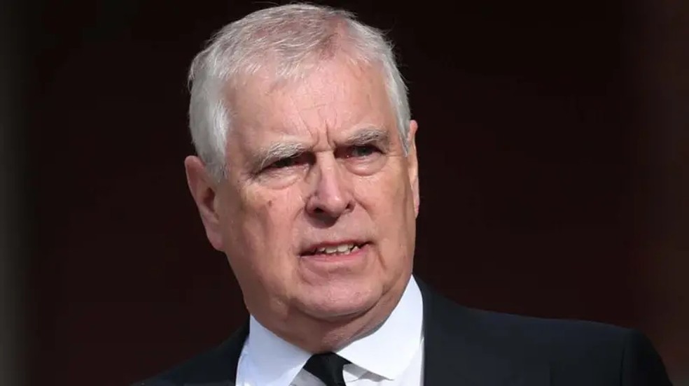 Príncipe Andrew deixou de usar títulos e honrarias da monarquia — Foto: EPA via BBC