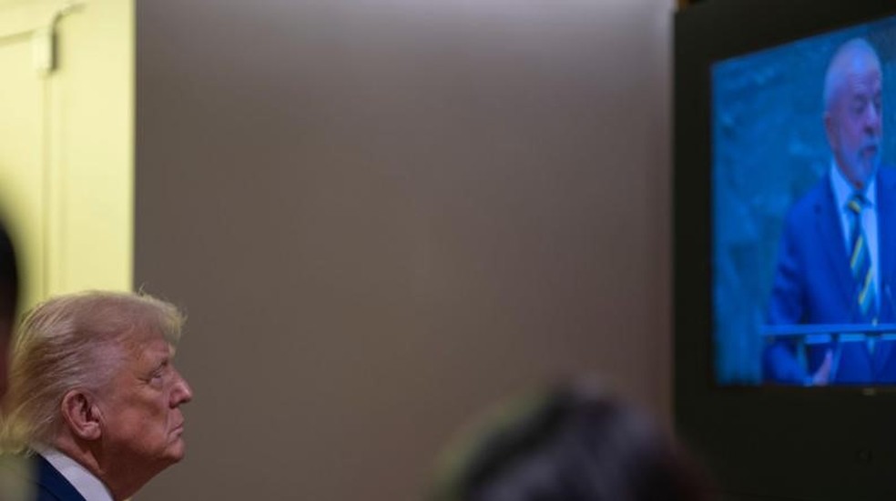 Presidente dos EUA, Donald Trump, assiste a discurso do presidente brasileiro, Luiz Inácio Lula da Silva (PT). — Foto: Daniel Torok/ Casa Branca