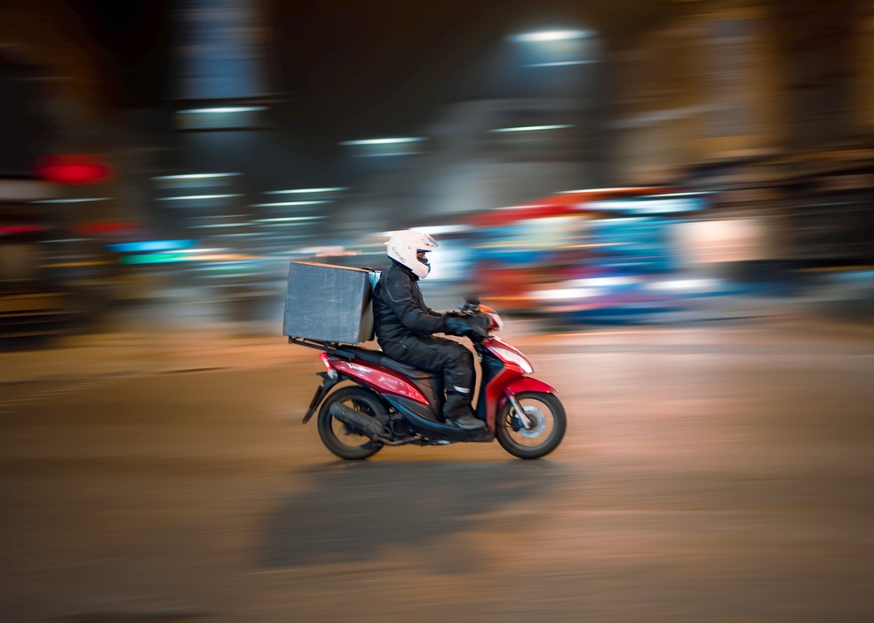 Motoboys por aplicativo têm rendimento médio menor do que os demais trabalhadores da categoria — Foto: Rowan Freeman/Unsplash