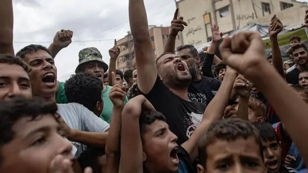 Palestinos comemoram na Faixa de Gaza, após o anúncio do cessar-fogo — Foto: Anadolu via Getty Images