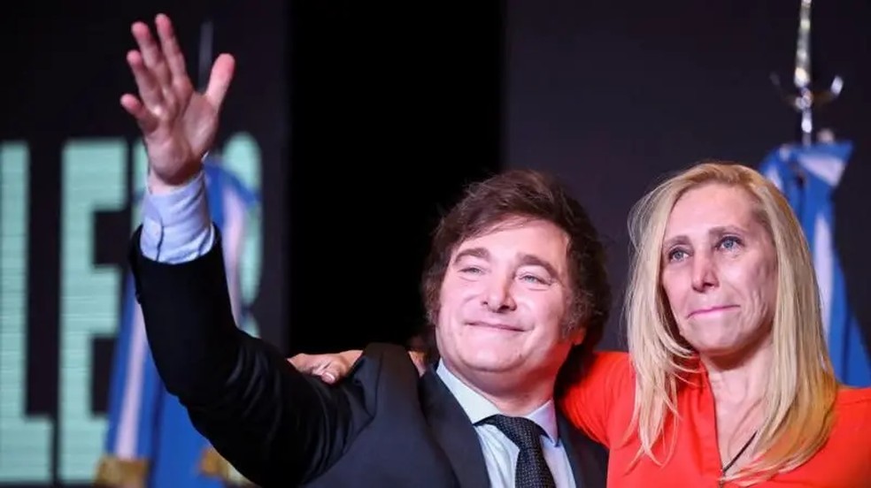 A irmã de Javier Milei, Karina, é uma de suas conselheiras mais próximas — Foto: Reuters via BBC