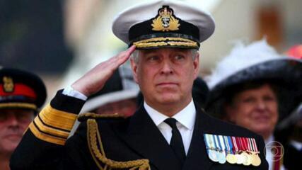 Príncipe Andrew perde títulos por acusação de abuso sexual