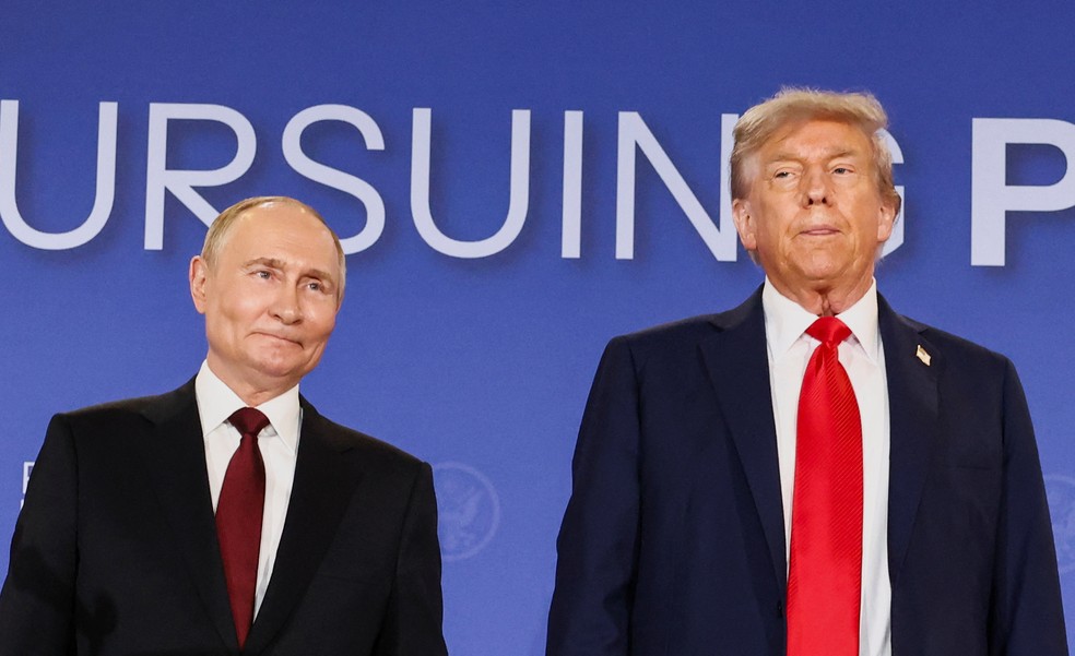 Foto de 15 de agosto de 2025 - Putin e Trump durante cúpula no Alasca — Foto: REUTERS/Kevin Lamarque