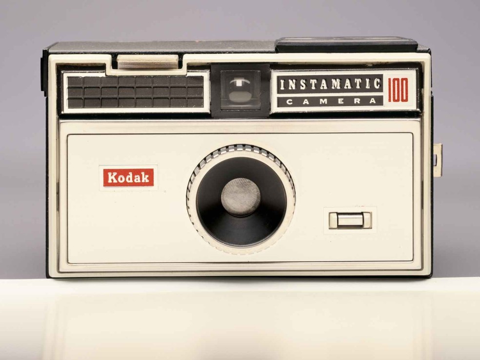 Câmeras Kodak Instamatic: Lançadas em 1963, as câmeras Instamatic usavam filmes em cartucho de fácil carregamento, tornando a fotografia amadora mais acessível e popular. — Foto: Divulgação