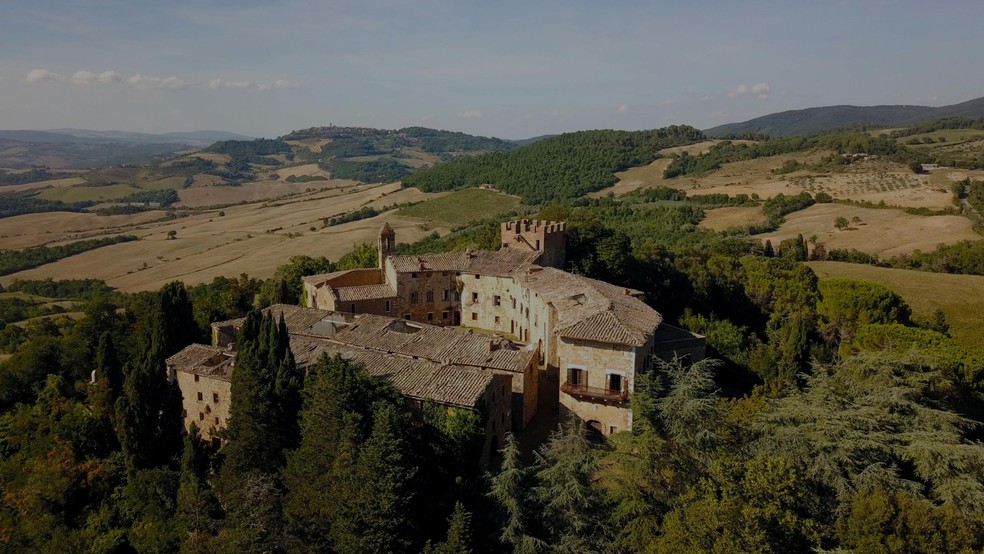 Vila italiana está pagando R$ 120 mil para quem topar morar e empreender no vilarejo — Foto: Reprodução/Visit Radicondoli