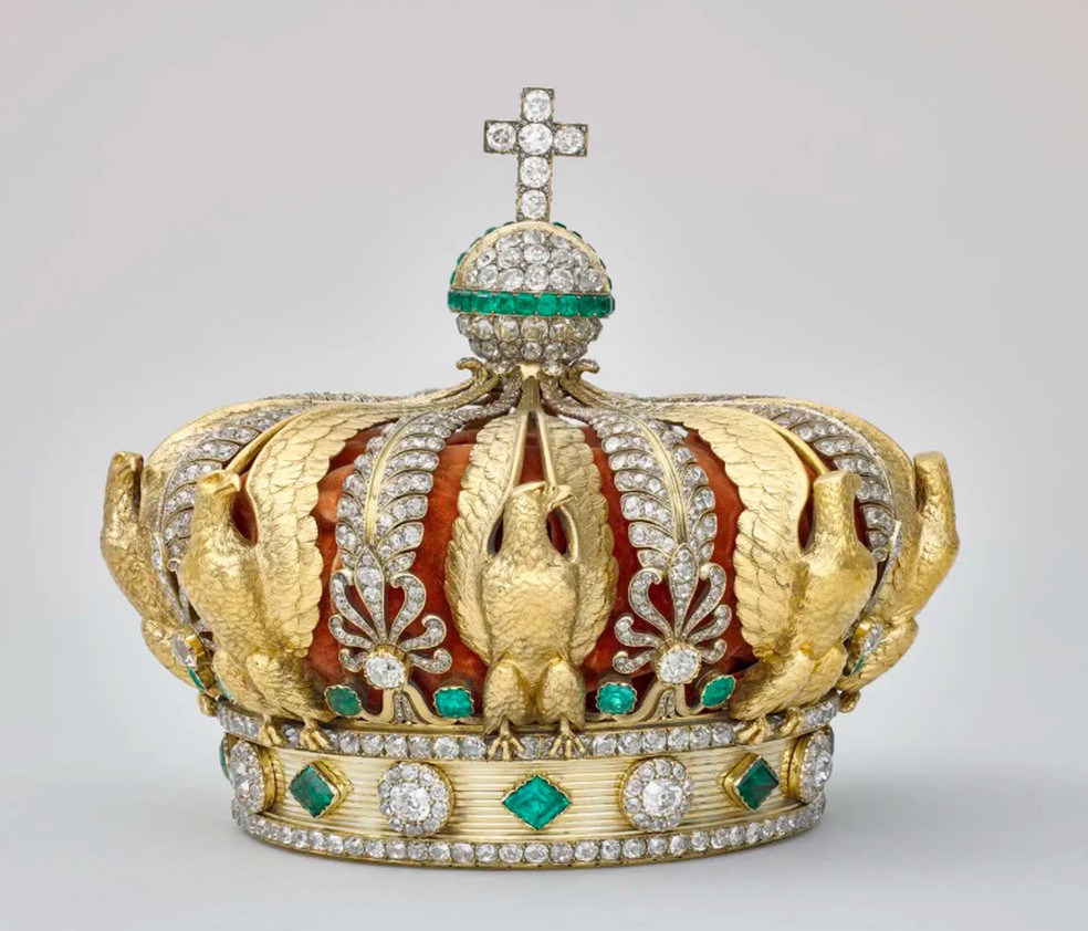 Coroa da imperatriz francesa Eugênia, uma das peças roubadas do museu do Louvre em 19 de outubro de 2025. — Foto: Divulgação/ Museu do Louvre