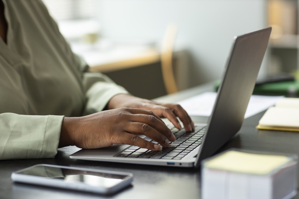 Engajamento no trabalho atinge menor patamar em três anos e custa R$ 77 bilhões para empresas brasileiras. — Foto: Freepik