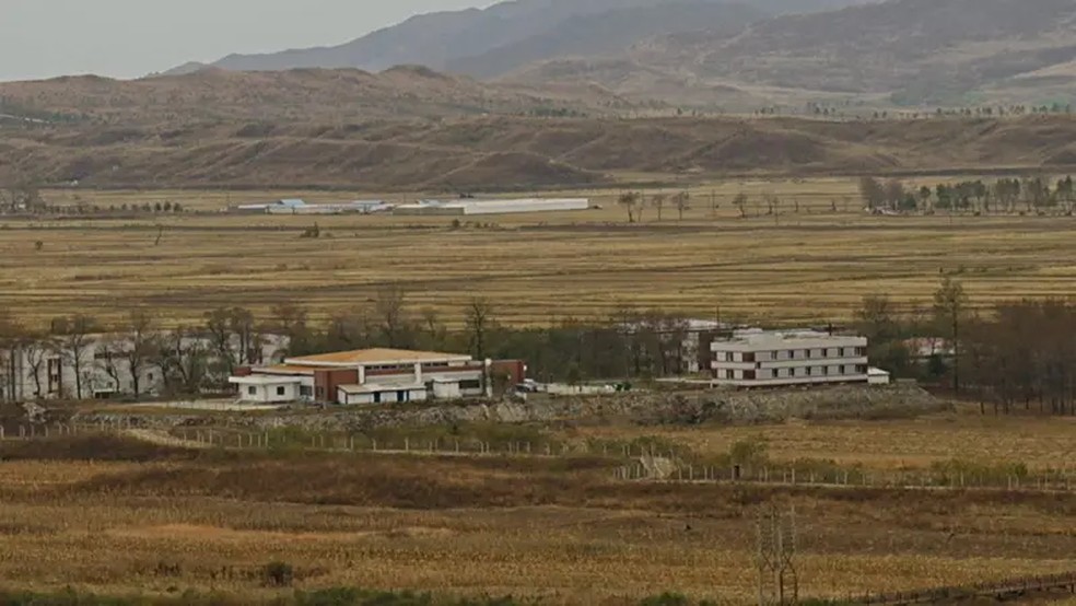A China tem um dos poucos pontos no mundo de onde se pode ver de perto a isolada Coreia do Norte — Foto: BBC
