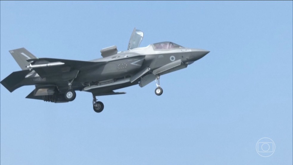 Governo Trump manda 10 caças de guerra para o Caribe e aumenta a tensão com a Venezuela — Foto: Jornal Nacional/ Reprodução