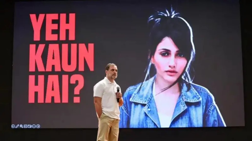 Foto de Larissa Nery apareceu em uma entrevista coletiva do político de oposição da Índia Rahul Gandhi, na qual ele faz denúncias de fraude eleitoral. — Foto: Partido do Congresso da Índia via BBC