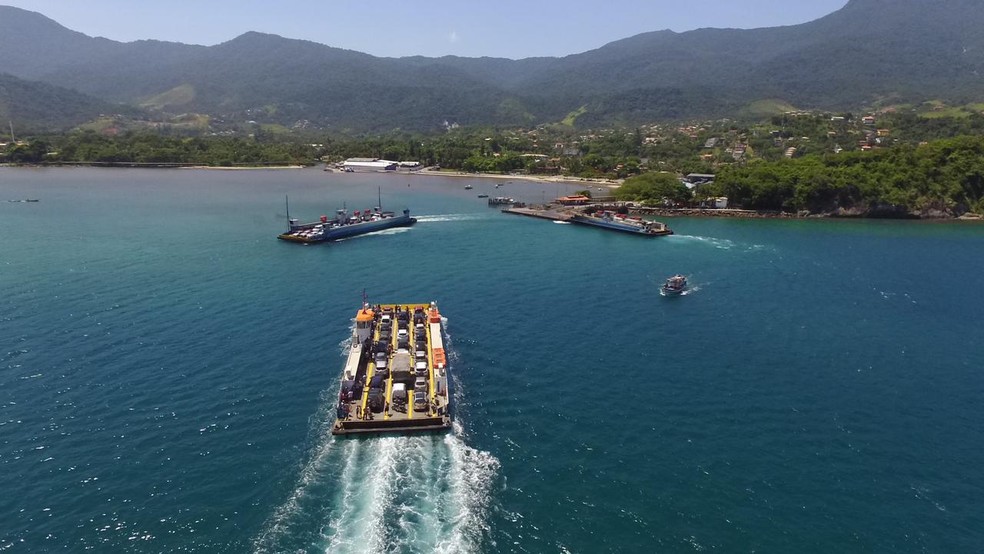 Balsa em Ilhabela — Foto: Caio Gomes/ Tribuna do Povo