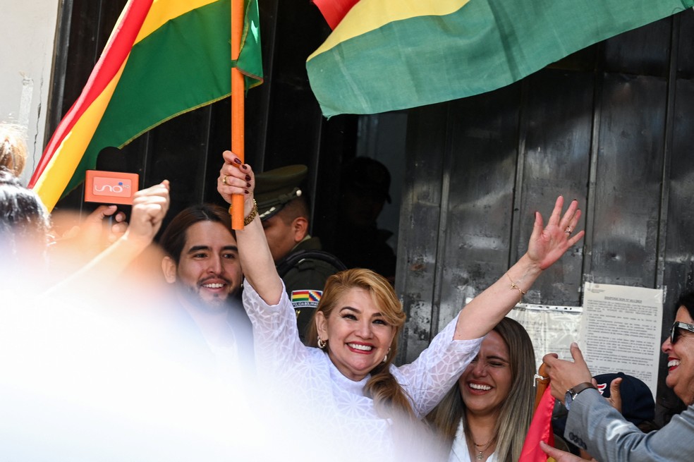 Jeanine Áñez sai da prisão em La Paz, na Bolívia — Foto: Claudia Morales/Reuters