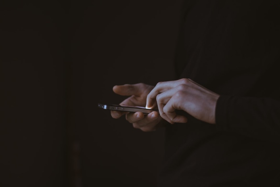 Celular, smartphone, internet, crime cibernético (imagem ilustrativa) — Foto: Gilles Lambert / Unsplash
