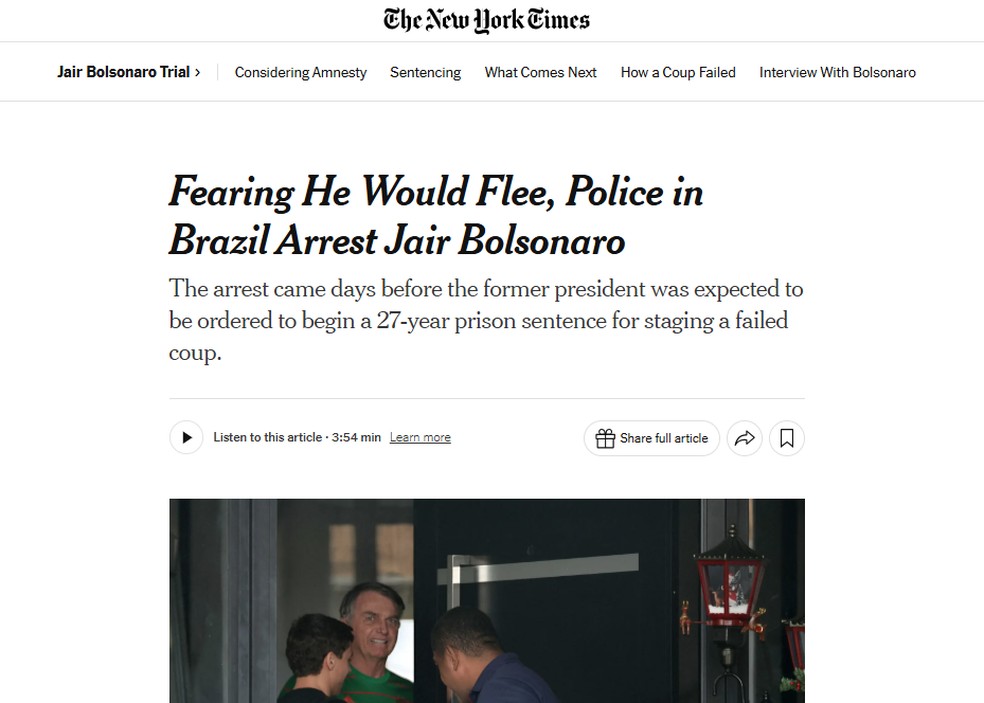 Jornal "The New York Times" cita temor da Polícia Federal de risco de fuga em notícia sobre prisão de Jair Bolsonaro, em 22 de novembro de 2025. — Foto: Reprodução/ The New York Times