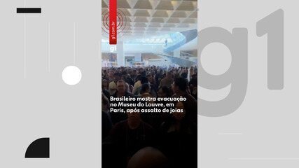 Brasileiro mostra evacuação no Museu do Louvre, em Paris, após assalto de joias
