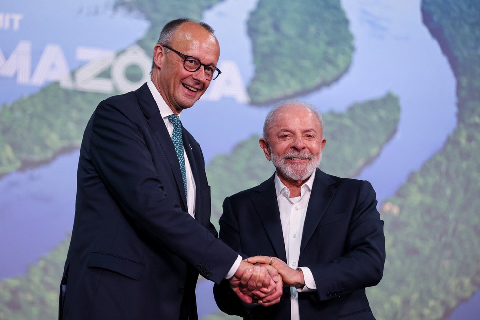Foto mostra Lula e chanceler da Alemanha, Friedrich Merz, em evento preparatório para a COP30, em Belém, em 7 de novembro de 2025 — Foto: Reuters/Anderson Coelho