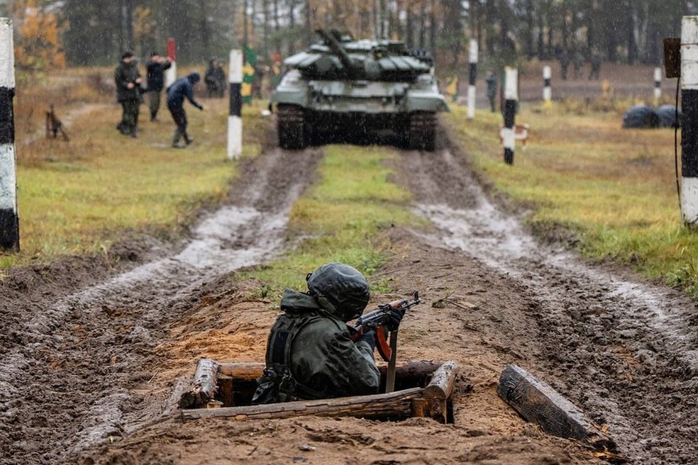 Governo de Belarus treina crianças e adolescentes para a guerra. — Foto: Divulgação/Patriotas de Belarus