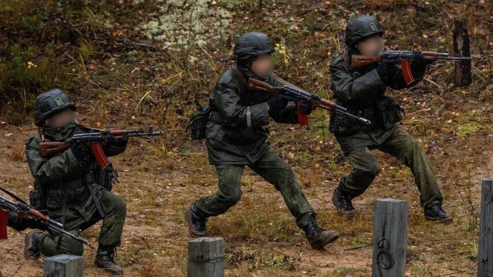 Governo de Belarus treina crianças e adolescentes para a guerra. — Foto: Divulgação/Patriotas de Belarus
