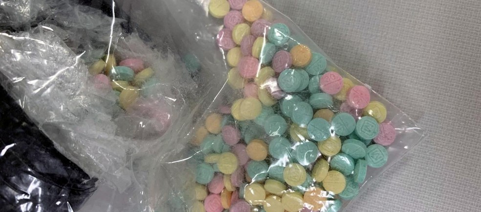 Duas em cada cinco pílulas continham dose letal do opioide sintético conhecido como fentanil — Foto: Drug Enforcement Administration/Handout via REUTERS