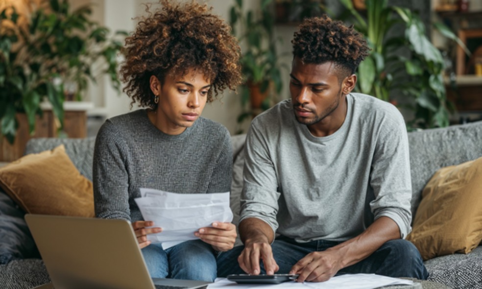 Pesquisa da Serasa revela gatilhos de endividamento dos brasileiros — Foto: Stock.adobe