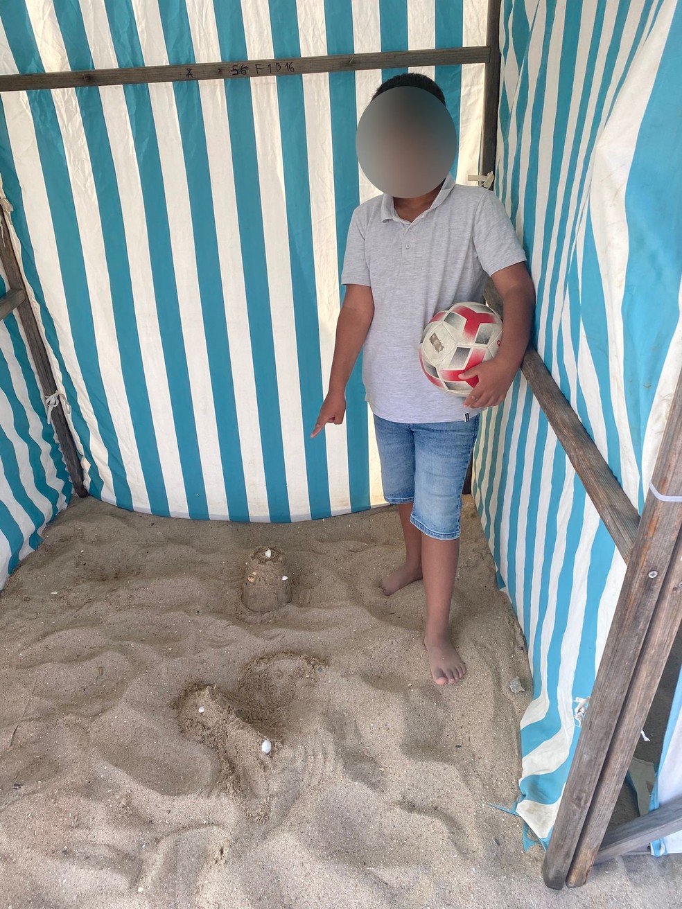 O menino José Lucas, de nove anos, teve dois dedos amputados por colegas em uma escola de Portugal na última segunda-feira (10) — Foto: Arquivo pessoal