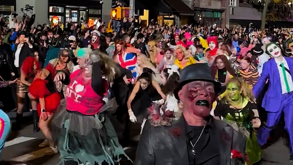 Manhattan se transformou em palco para a edição desse ano da Village Halloween Parade — Foto: Reprodução