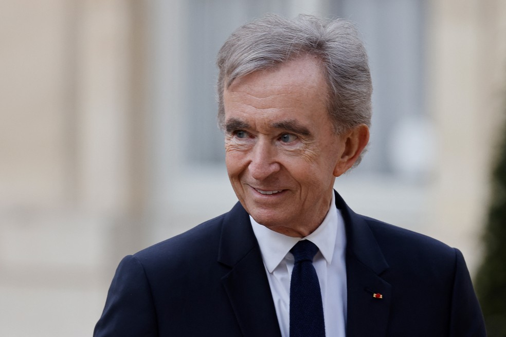 Bernard Arnault, CEO da LVMH, ao chegar para participar de um jantar de estado oficial no Palácio do Eliseu, em Paris, em 6 de maio de 2024. — Foto: Ludovic Marin/AFP