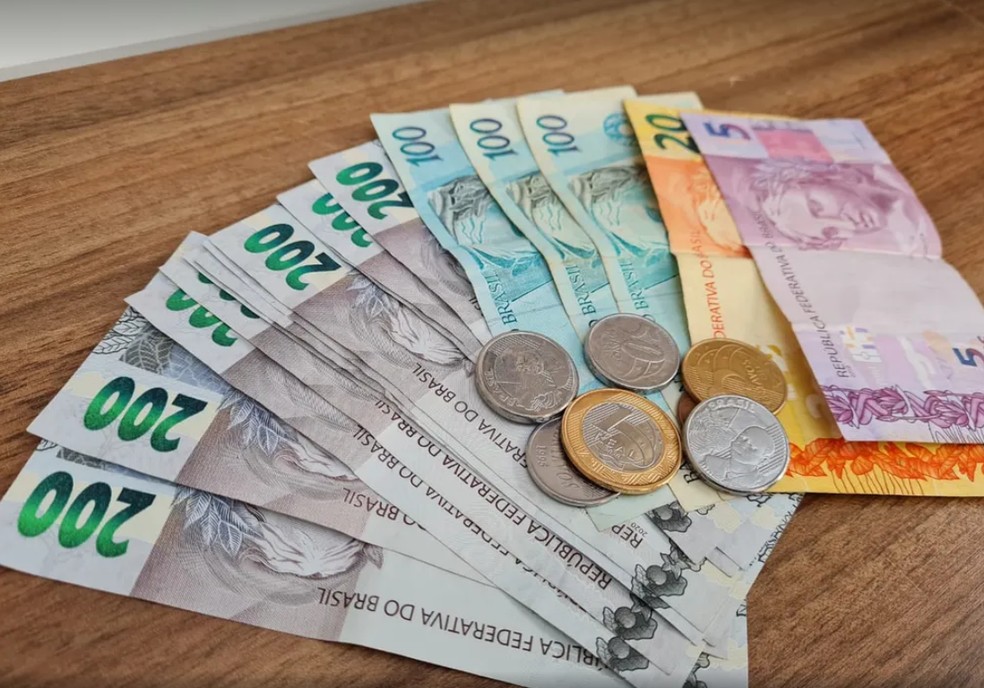 Cédulas e moedas — Foto: Natalia Filippin/G1