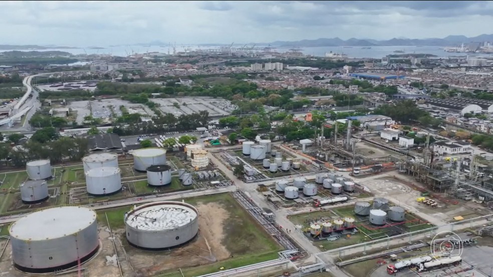 ANP interdita Refit, no Rio, por não haver evidências de que ela realmente refine combustível — Foto: Reprodução/TV Globo