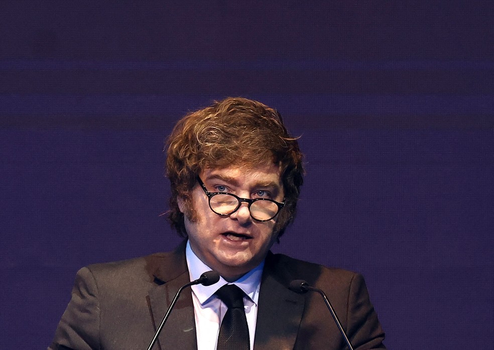 Milei anunciou pacote de medidas para tentar aumentar a circulação de dólares na economia argentina — Foto: Agustin Marcarian/Reuters