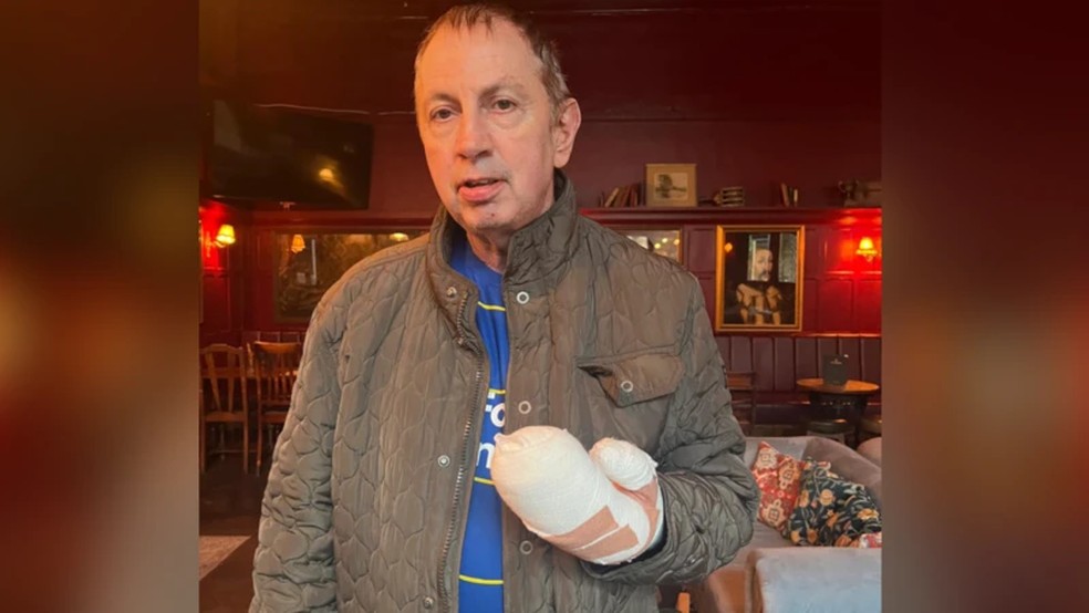 Stephen Crean tentou impedir o agressor de entrar no vagão-restaurante, onde as pessoas estavam escondidas. — Foto: Stephen Crean/BBC