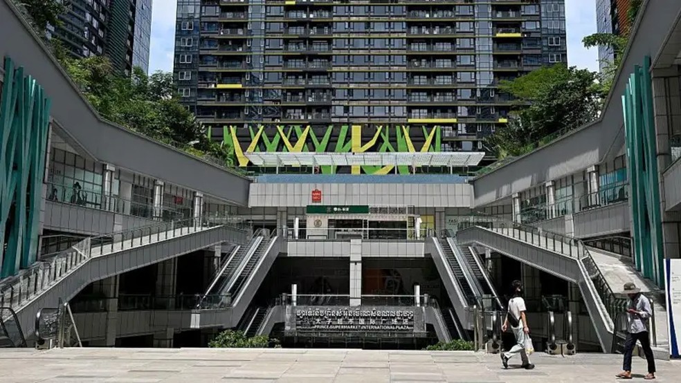 O edifício Prince International Plaza, em Phnom Penh — Foto: AFP via Getty Images