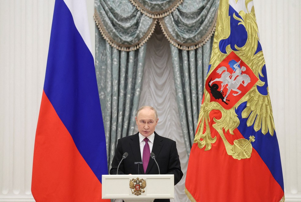 Putin concede horarias a criadores de novas armas de longo alcance da Rússia. — Foto: Maxim Shipenkov/Pool via REUTERS