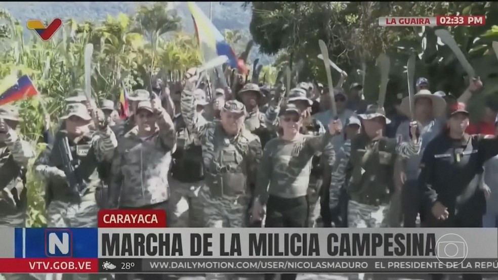Venezuela posiciona militares perto do litoral em preparativos para possível invasão americana — Foto: Reprodução/TV Globo