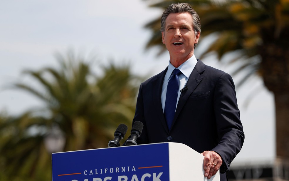 O governador da Califórnia, Gavin Newsom, durante coletiva de imprensa no Universal Studios Hollywood, em 15 de junho — Foto: Reuters/Mario Anzuoni